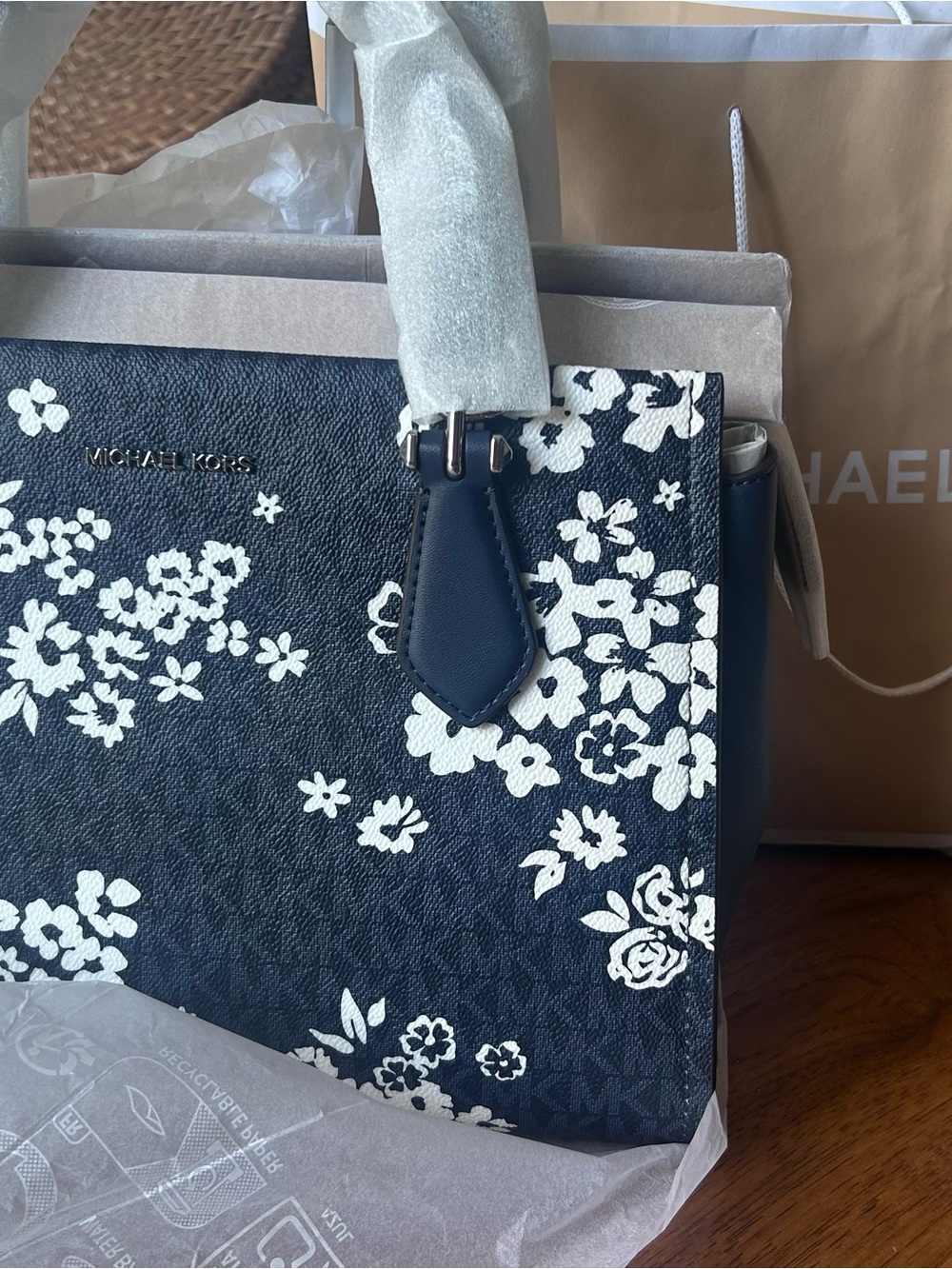 NWT Marilyn Medium Printed Signature Logo Satchel Navy Floral - Picture 3 of 10